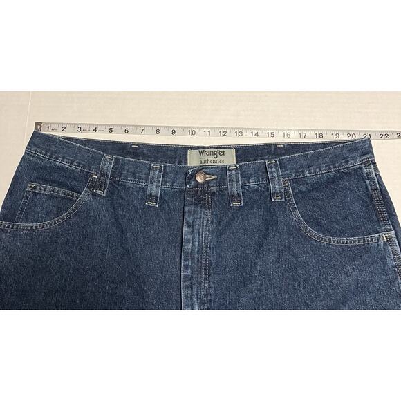 Mens Wrangler Jean Shorts Cargo Pockets Blue Denim 44 Measures 42.5” EUC - Picture 6 of 11